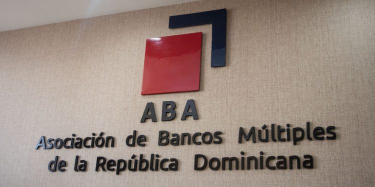 Bancos múltiples ampliarán horario de servicios en plazas y supermercados