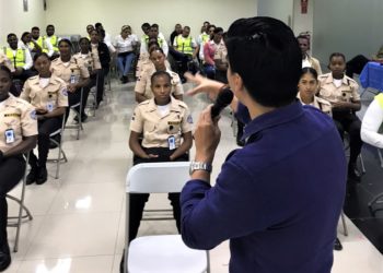 Capacitan en Derechos Humanos agentes del orden y personal del Metro de Santo Domingo