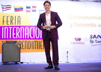 Global Guide Dominicana reconoce al Doctor Milton Herrera, por su liderazgo emprendedor