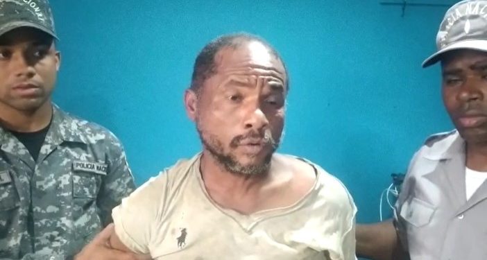 Hombre mata mellizos de 11 meses, hiere hermanito de 3 años y al padre de estos, en Sánchez Ramírez