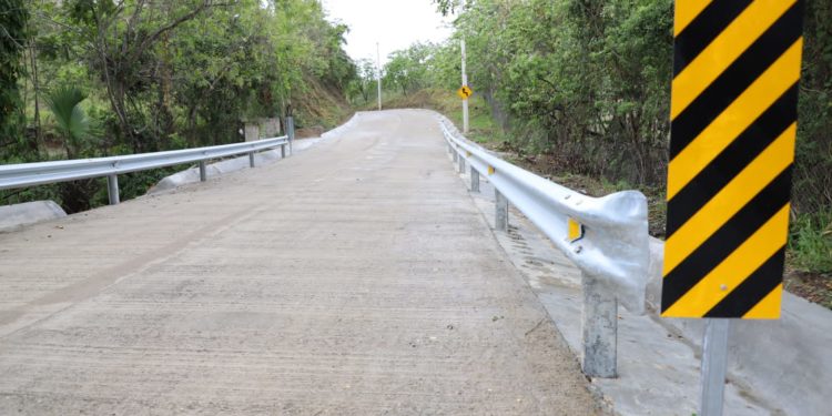 Tras 30 años de espera presidente Abinader inaugura carretera Sabana Iglesia-Jánico