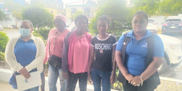 Ministerio de la mujer brinda apoyo a madre de infantes asesinados por un exconvicto en Sánchez Ramírez