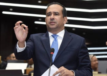 Diputado Víctor Suárez: “El presidente habla demasiado”