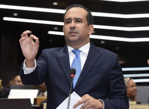 Diputado Víctor Suárez: “El presidente habla demasiado”