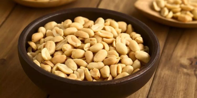Consumir maní reduce el riesgo de Alzheimer, según estudio