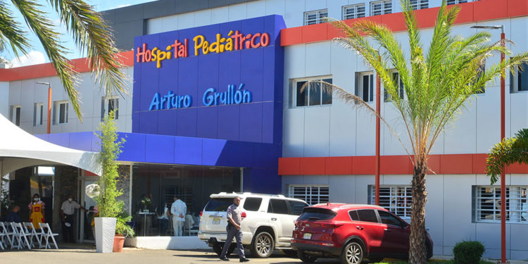 Niño de tres años se encuentra hospitalizado al ser mordido por gato con rabia en Santiago