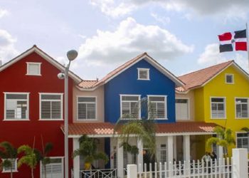 Madre denuncia corrupción en estancia de Inaipi en San Cristóbal, dice están cobrando inscripción y mensualidad