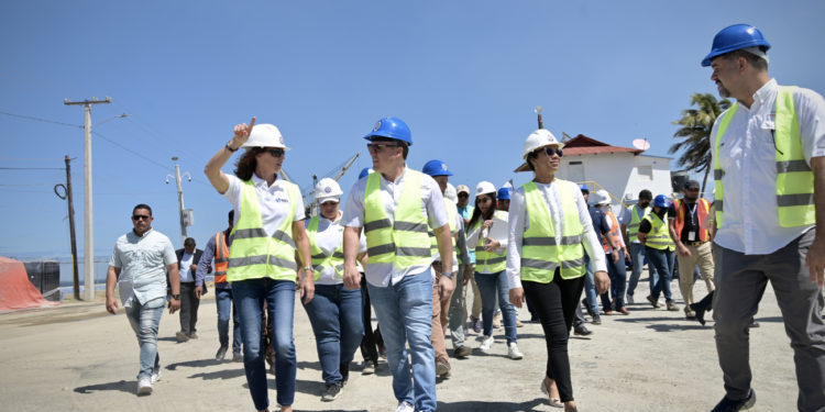 Autoridad Portuaria y BID recorren Bahía de Manzanillo para dar seguimiento a proyecto de rehabilitación del puerto