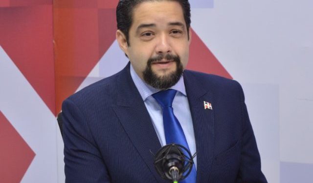 Economista explica posibles consecuencias de deducciones AFP a ciudadanos