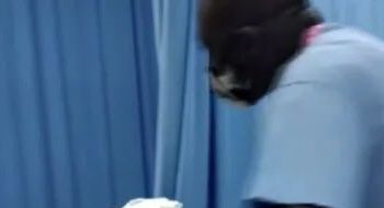 Camarógrafo del Grupo SIN pierde una oreja al caerle portón