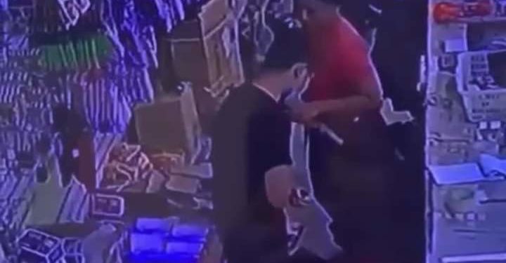 Empleada mata de puñalada a su jefe de origen chino en la Duarte