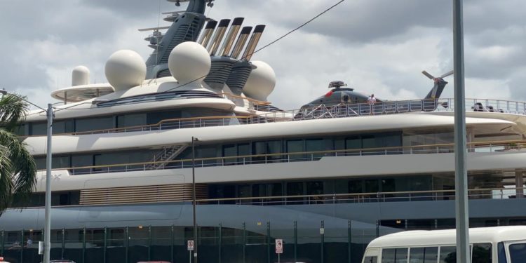 Procuraduría allana yate Flying Fox