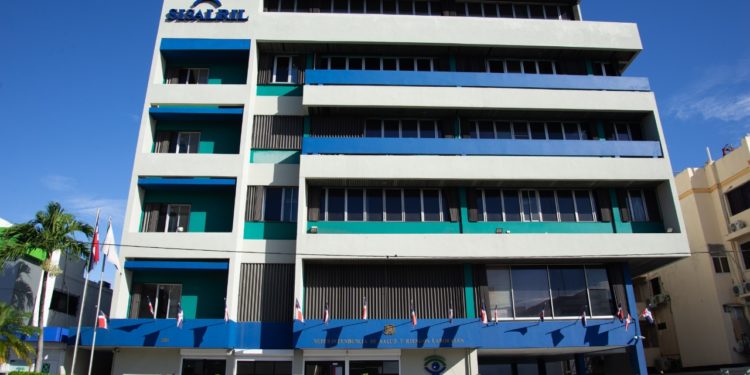 SISALRIL sanciona a siete ARS por afiliaciones y traspaso irregulares