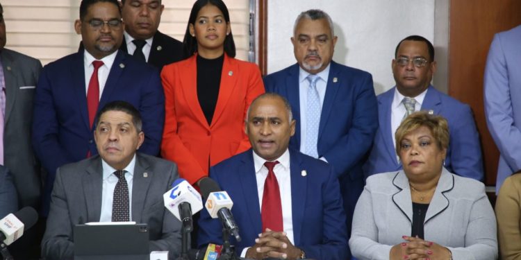 Bloque de Diputados del PRM acoge propuesta de industriales.