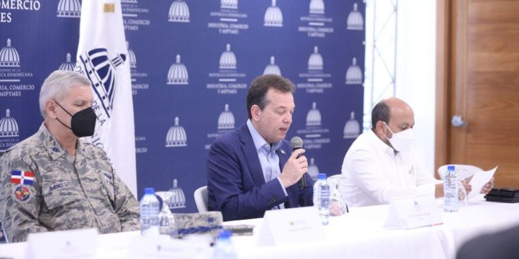 MICM encabeza reunión Mesa de Ilícitos y organiza operativo para Semana Santa contra productos adulterados