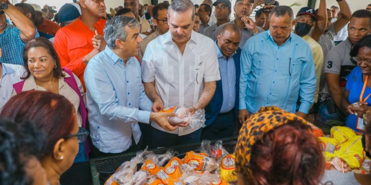 Presidente Abinader asegura programas sociales del gobierno son mayores que antes