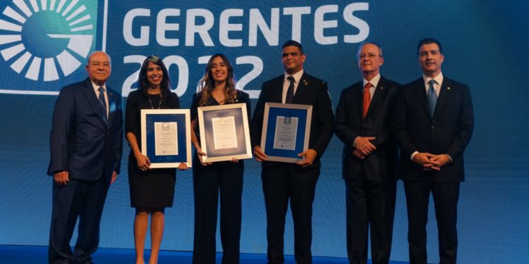 Banco Popular premia el talento y la dedicación de su cuerpo gerencial