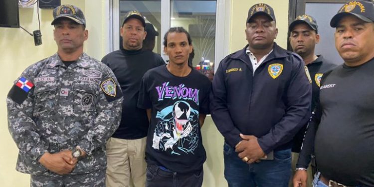 Entregan hombre que mató a su exnovia y la madre de esta en Villa Paraíso