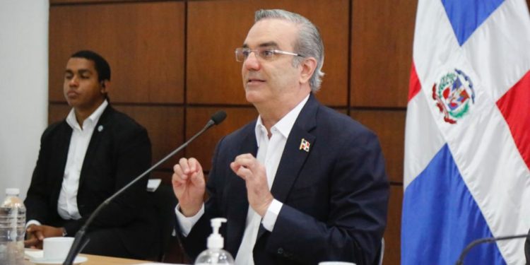 Presidente Abinader anuncia aumento salarial de un 24% para el sector construcción