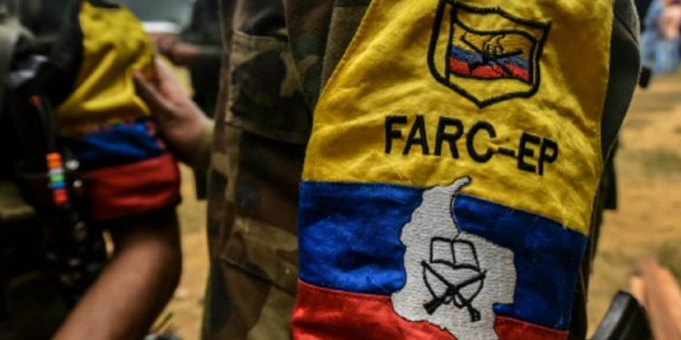 Fiscalía colombiana emite orden de captura contra jefe de disidencia de FARC