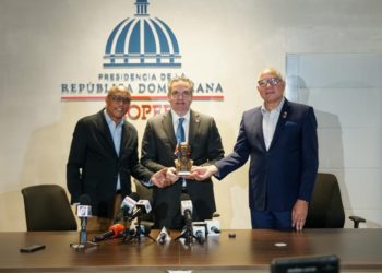 Fedodim entrega “Premio Juan Pablo Duarte a la Transparencia” al ministro Neney Cabrera