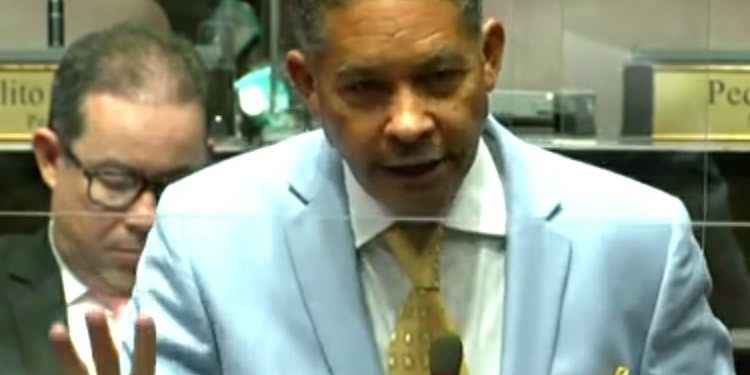 Diputado Eugenio Cedeño pide al Gobierno eliminar el E-Ticket