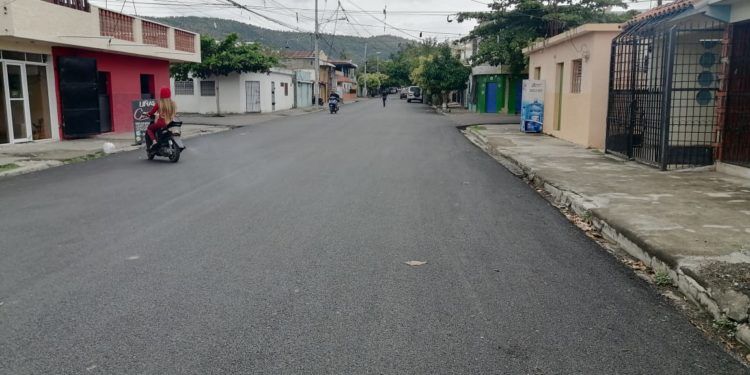 Plan de Asfaltado sigue detenido luego de la visita del presidente Abinader a La Vega