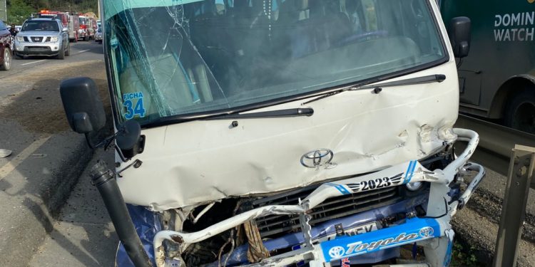 Cinco heridos en accidente de tránsito en la autopista Joaquín Balaguer, Santiago