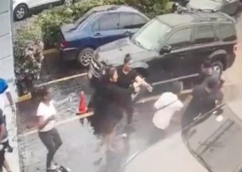 Autoridades buscan reo tras fugarse durante velatorio de su madre