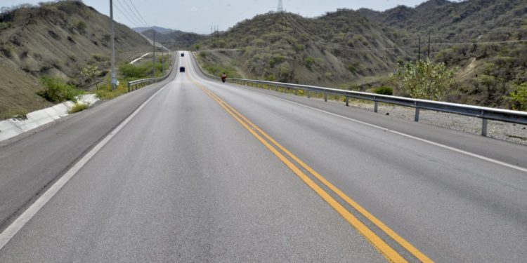 Un muerto y tres heridos deja accidente carretera Azua-Barahona