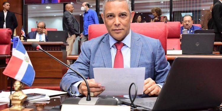 Senado aprueba en segunda lectura proyecto de Ley designa nombre de Machacho González a la avenida de Circunvalación de SFM