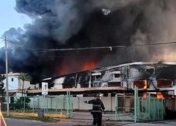 Fuego se reaviva en empresa Worldwide Clothing, S.A. en Zona Franca de SPM