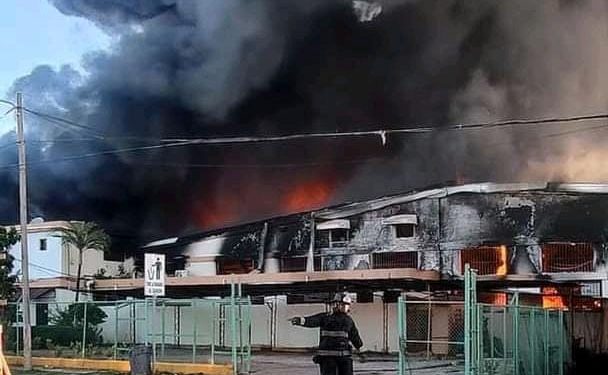 Fuego se reaviva en empresa Worldwide Clothing, S.A. en Zona Franca de SPM