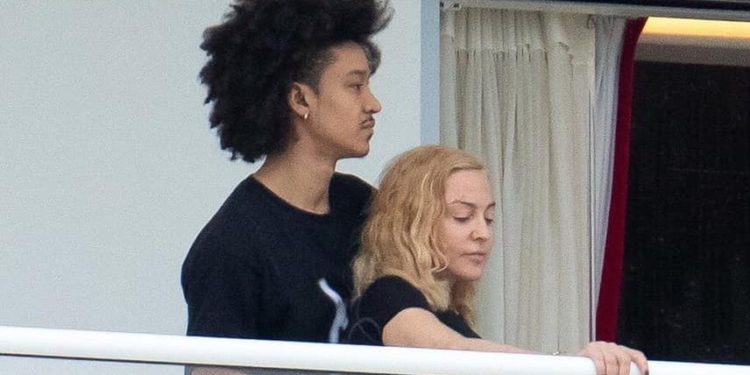 Madonna rompe con su novio 35 años menor que ella