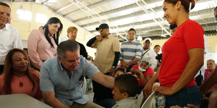 Adolescente con padecimiento crónico de los huesos es asistido en Jornada “Primero Tú” en Bonao