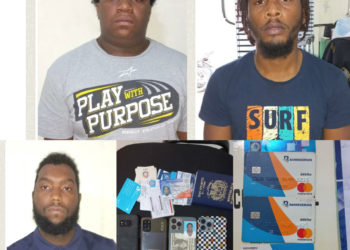 Apresan tres personas con 558 tarjetas supuestamente para retirar el bono gas en Sábana Grande de Boyá