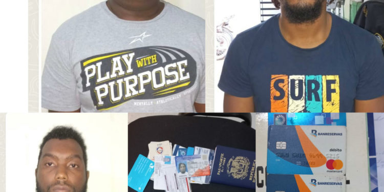 Apresan tres personas con 558 tarjetas supuestamente para retirar el bono gas en Sábana Grande de Boyá