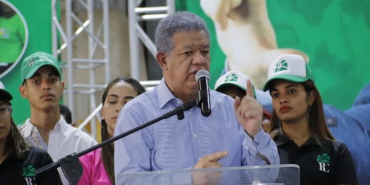 Leonel Fernández asegura gobierno no sabe resolver los problemas de RD