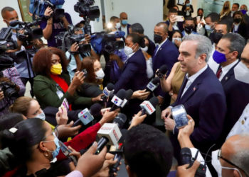 Presidente Abinader: No existe democracia sin información libre y periodistas que ejerzan ese derecho