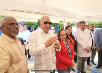 Entregan moderna ambulancia al hospital de Navarrete, cumpliendo promesa de Abinader