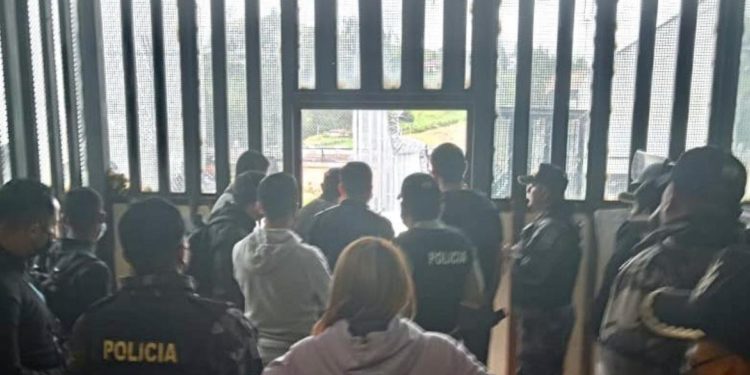 Motín en una cárcel de Ecuador deja al menos 11 muertos y varios heridos