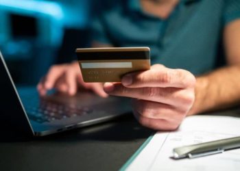 Empleada se transfiere un millón de pesos de la cuenta de su jefa