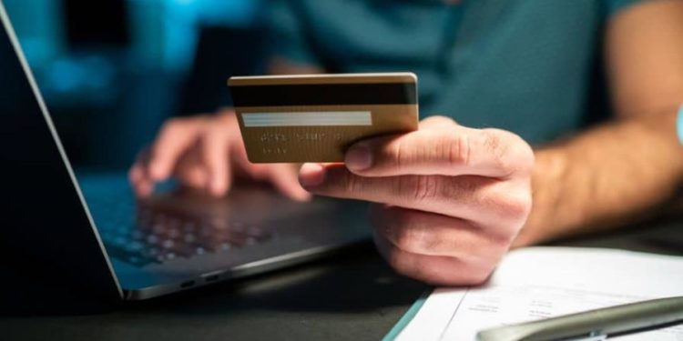 Empleada se transfiere un millón de pesos de la cuenta de su jefa