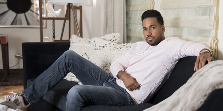 Romeo Santos producirá la película “Never Look Back”