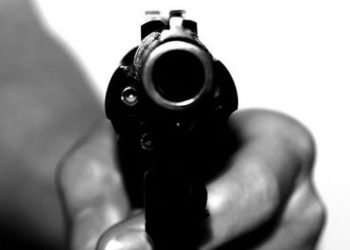 Presuntos atracadores hieren de bala a dos policías en Santiago; se activa su búsqueda