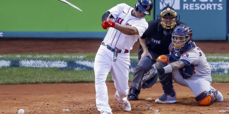 Devers se mantiene encendido con el bate en momento difícil para Boston
