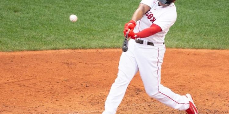 Jonrones de Rafael Devers y JD Martínez le dan el triunfo a los Medias Rojas