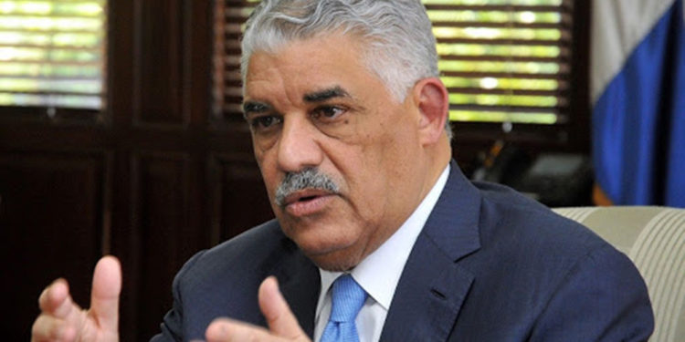 Miguel Vargas rechaza intenciones de imponer medidas divorciadas de solución a crisis en el país