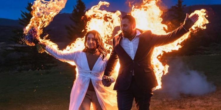 Pareja se prenden fuego en plena boda