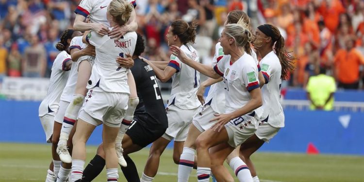 Selección femenina y masculina de fútbol EEUU acuerdan la igualdad salarial